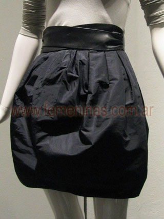 Falda negra uf arrugada cintura ancha H&M